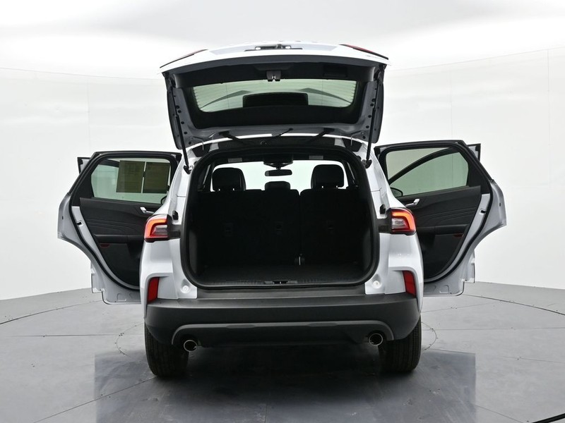 Ford Escape Vehicle Full-screen Gallery Image 27