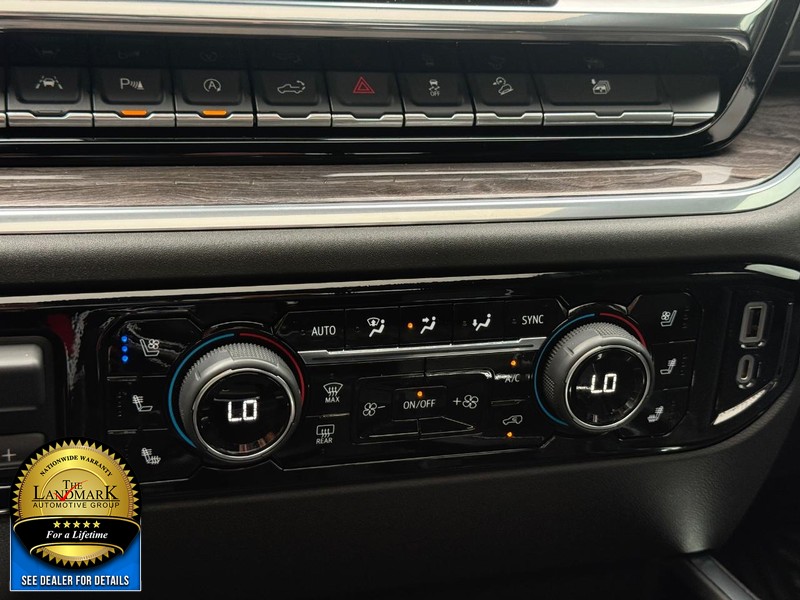 Chevrolet Silverado 1500 Vehicle Full-screen Gallery Image 21