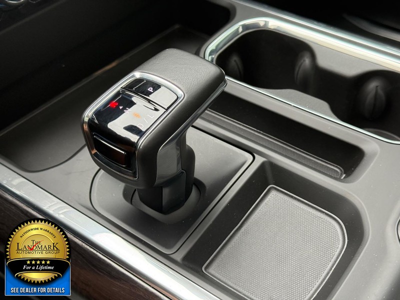 Chevrolet Silverado 1500 Vehicle Full-screen Gallery Image 22