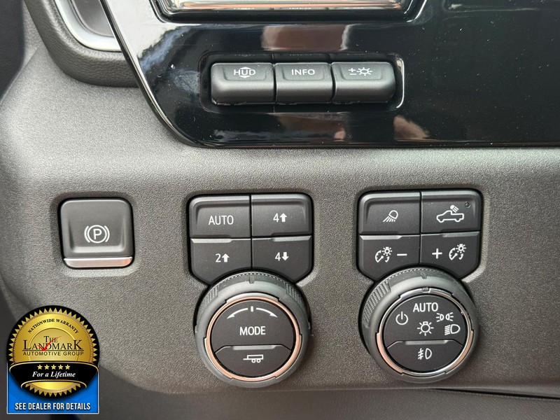 Chevrolet Silverado 1500 Vehicle Full-screen Gallery Image 25