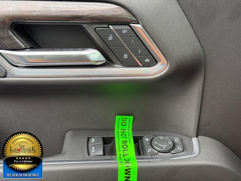 Chevrolet Silverado 1500 Vehicle Full-screen Gallery Image 26