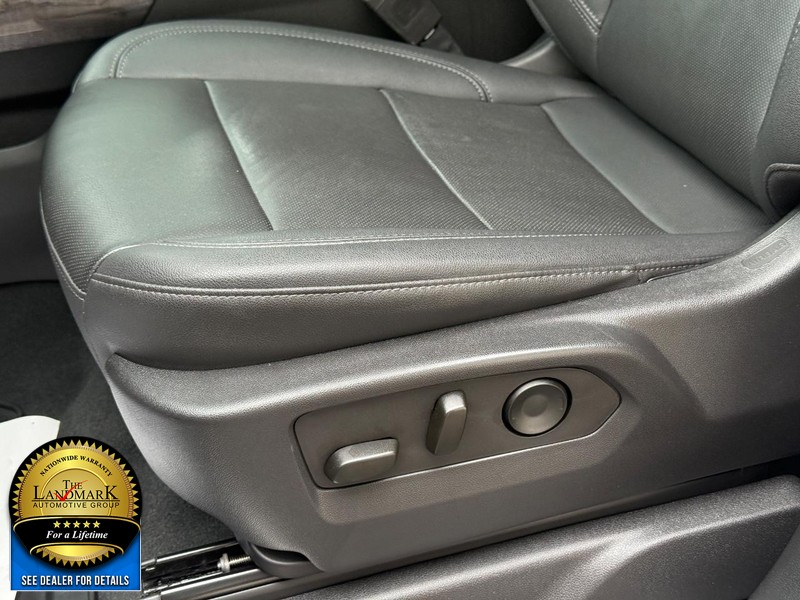 Chevrolet Silverado 1500 Vehicle Full-screen Gallery Image 28