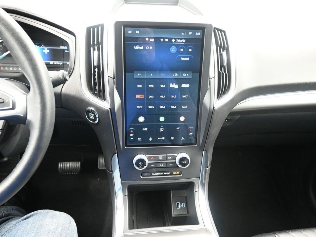 Ford Edge Vehicle Full-screen Gallery Image 11
