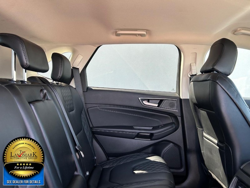 Ford Edge Vehicle Full-screen Gallery Image 15