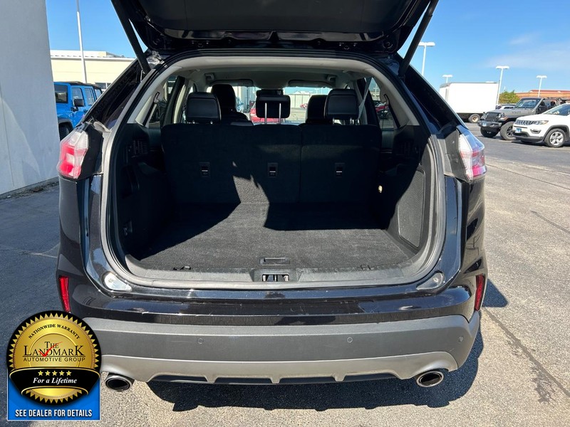 Ford Edge Vehicle Full-screen Gallery Image 19