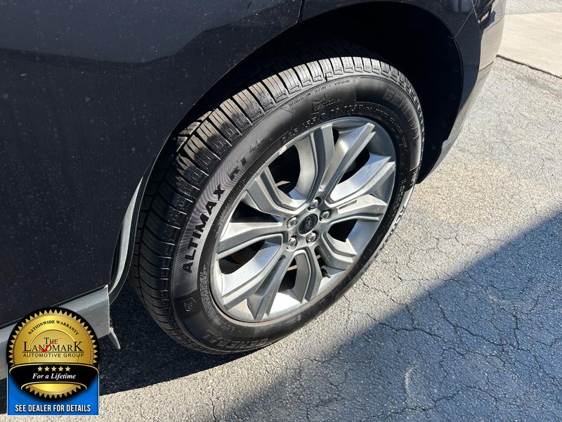 Ford Edge Vehicle Full-screen Gallery Image 20