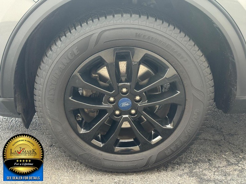 Ford Escape Vehicle Full-screen Gallery Image 7