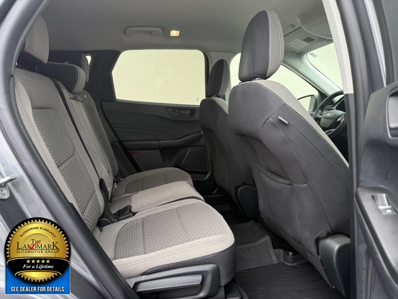 Ford Escape Vehicle Full-screen Gallery Image 10