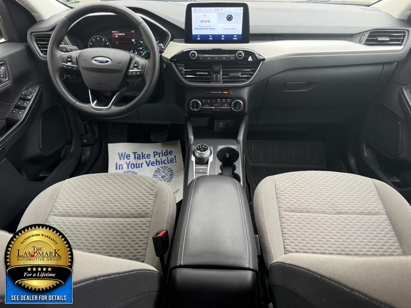 Ford Escape Vehicle Full-screen Gallery Image 11