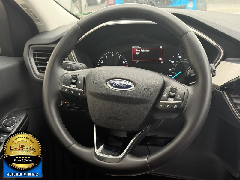 Ford Escape Vehicle Full-screen Gallery Image 12