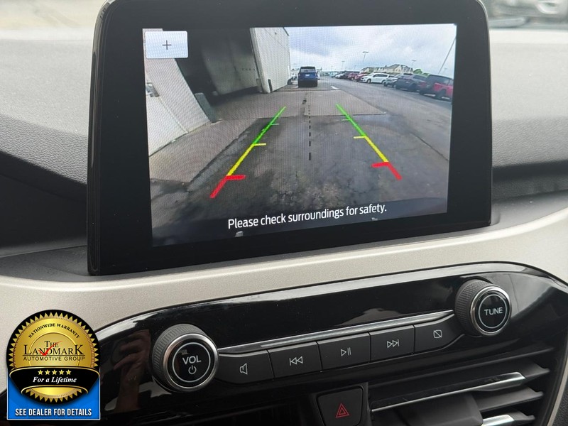 Ford Escape Vehicle Full-screen Gallery Image 17