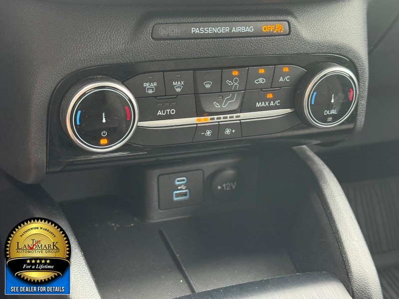 Ford Escape Vehicle Full-screen Gallery Image 18