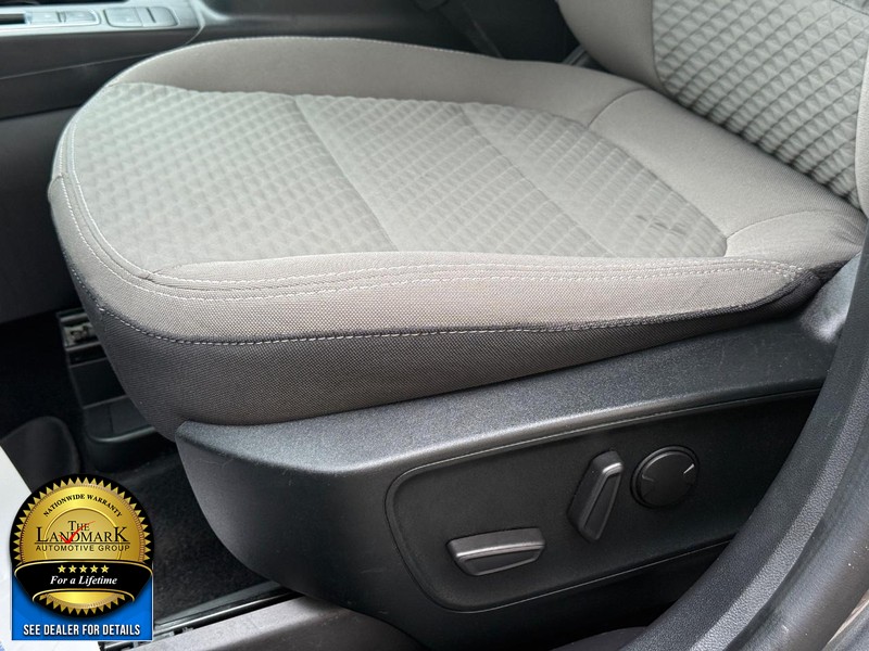 Ford Escape Vehicle Full-screen Gallery Image 24