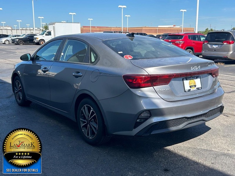 Kia Forte Vehicle Full-screen Gallery Image 6