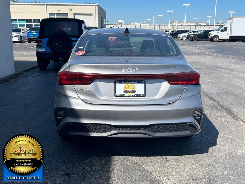 Kia Forte Vehicle Full-screen Gallery Image 7