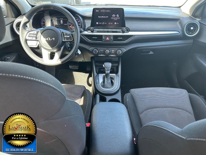 Kia Forte Vehicle Full-screen Gallery Image 15