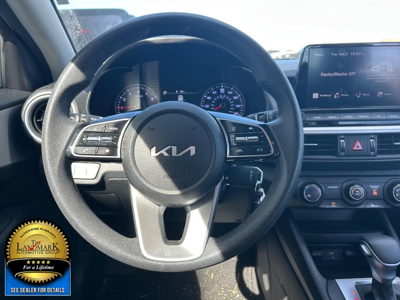 Kia Forte Vehicle Full-screen Gallery Image 16