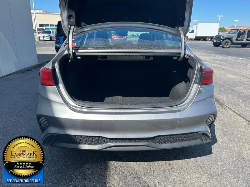 Kia Forte Vehicle Full-screen Gallery Image 18