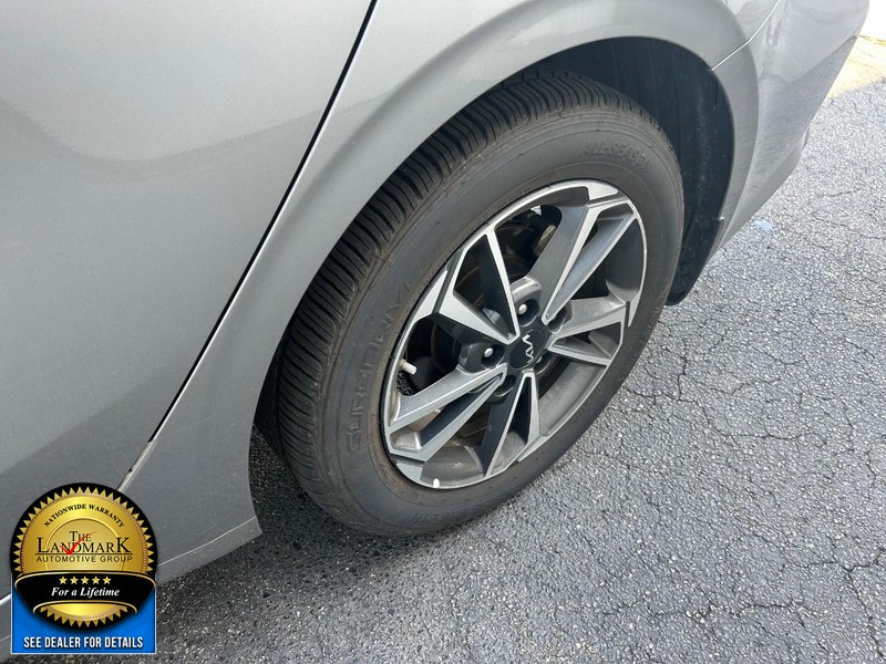 Kia Forte Vehicle Full-screen Gallery Image 19