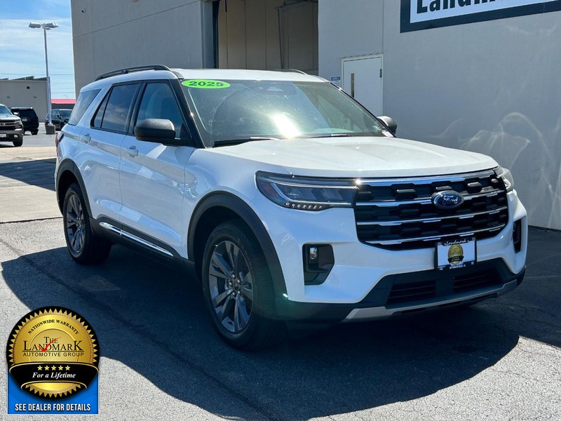 Ford Explorer Vehicle Full-screen Gallery Image 2