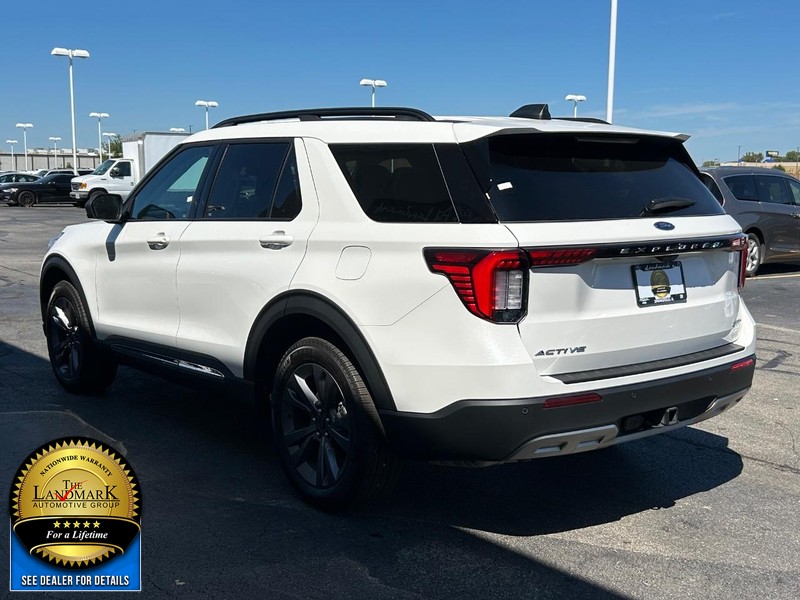 Ford Explorer Vehicle Full-screen Gallery Image 6