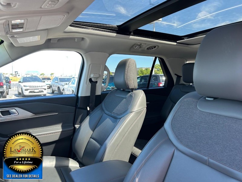 Ford Explorer Vehicle Full-screen Gallery Image 9