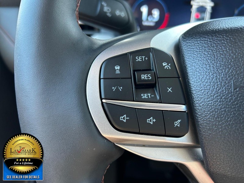 Ford Explorer Vehicle Full-screen Gallery Image 10