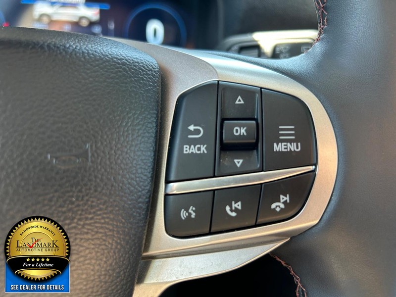 Ford Explorer Vehicle Full-screen Gallery Image 11