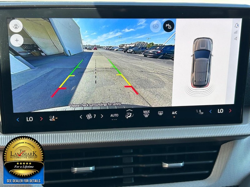 Ford Explorer Vehicle Full-screen Gallery Image 13