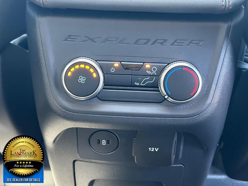 Ford Explorer Vehicle Full-screen Gallery Image 17