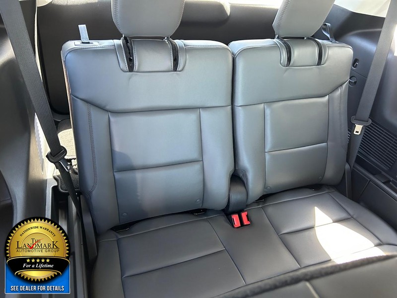 Ford Explorer Vehicle Full-screen Gallery Image 18