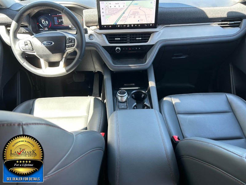 Ford Explorer Vehicle Full-screen Gallery Image 19