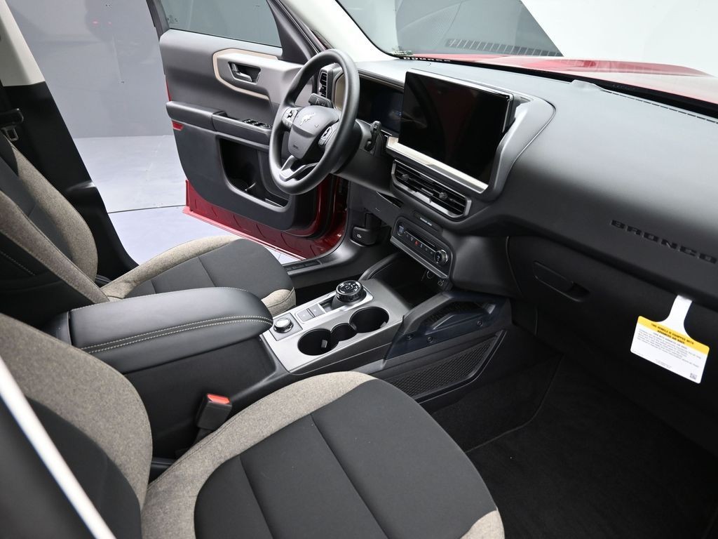 Ford Bronco Sport Vehicle Full-screen Gallery Image 15