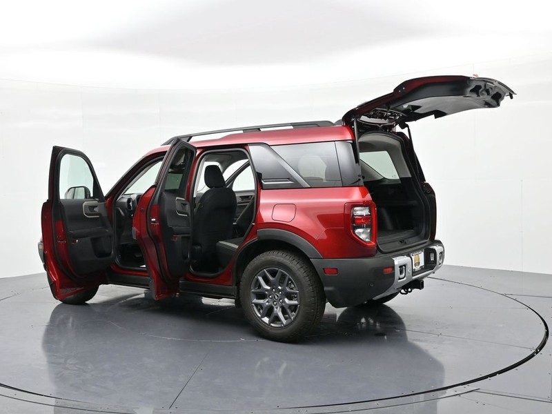 Ford Bronco Sport Vehicle Full-screen Gallery Image 25