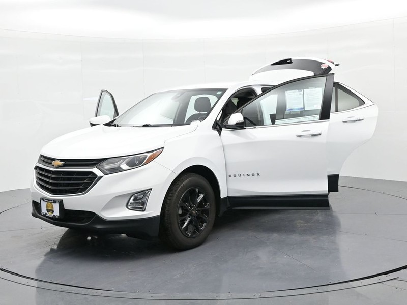 Chevrolet Equinox Vehicle Full-screen Gallery Image 22