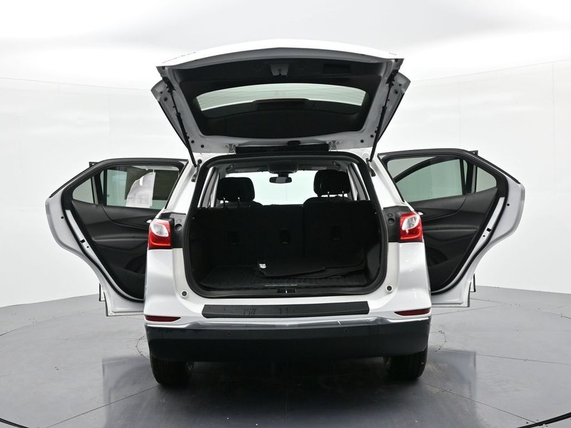 Chevrolet Equinox Vehicle Full-screen Gallery Image 23