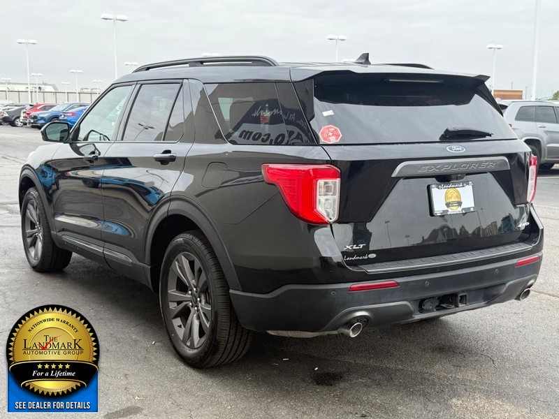 Ford Explorer Vehicle Full-screen Gallery Image 6