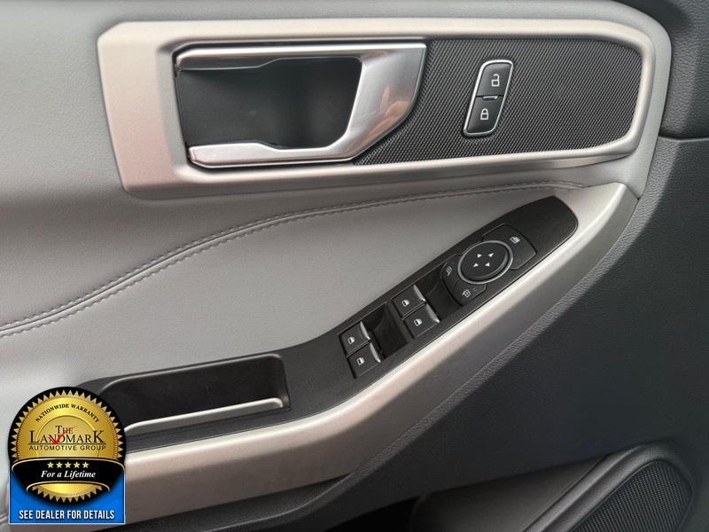 Ford Explorer Vehicle Full-screen Gallery Image 8