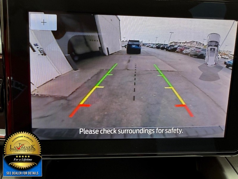 Ford Explorer Vehicle Full-screen Gallery Image 13