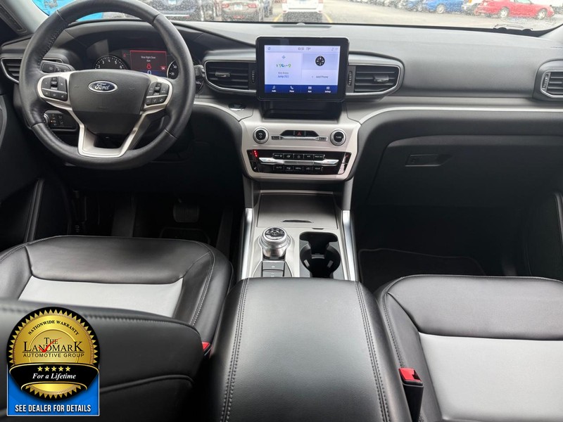 Ford Explorer Vehicle Full-screen Gallery Image 17