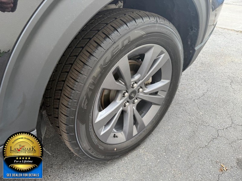 Ford Explorer Vehicle Full-screen Gallery Image 21