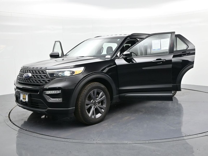 Ford Explorer Vehicle Full-screen Gallery Image 23