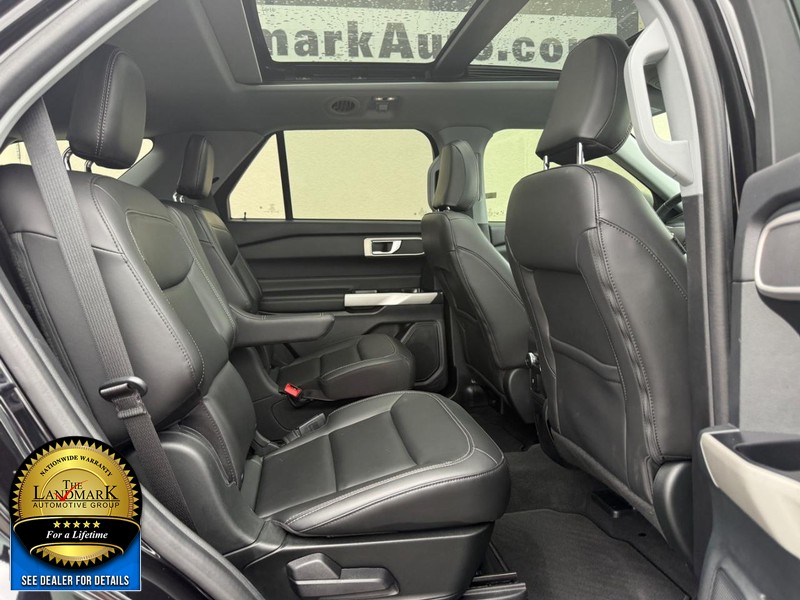 Ford Explorer Vehicle Full-screen Gallery Image 11