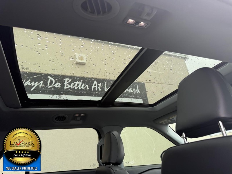 Ford Explorer Vehicle Full-screen Gallery Image 12