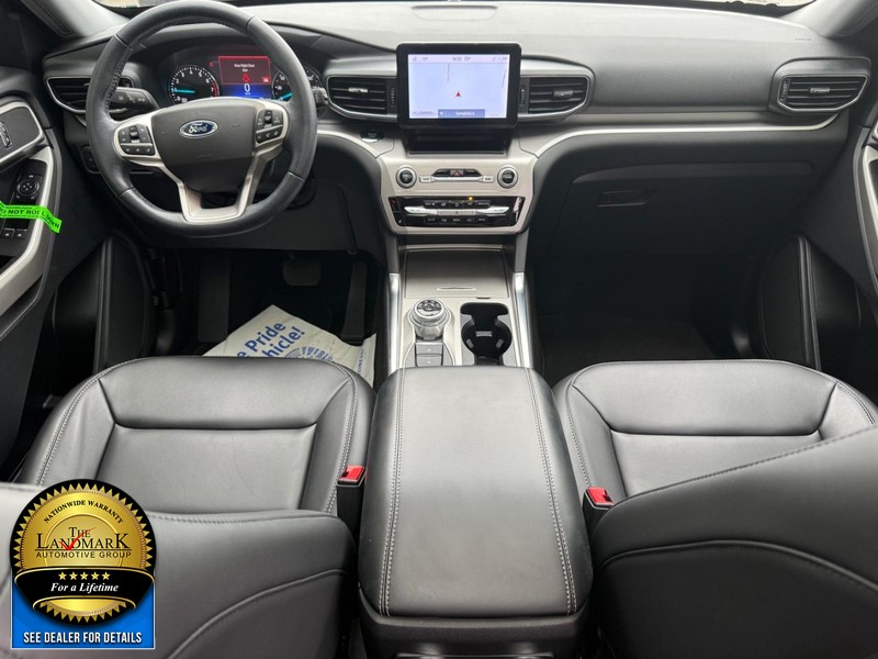 Ford Explorer Vehicle Full-screen Gallery Image 13