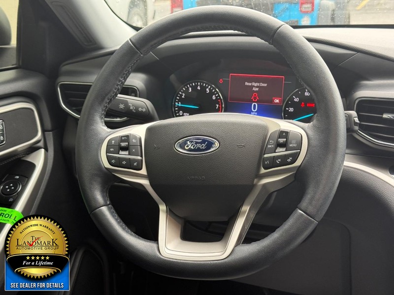 Ford Explorer Vehicle Full-screen Gallery Image 14