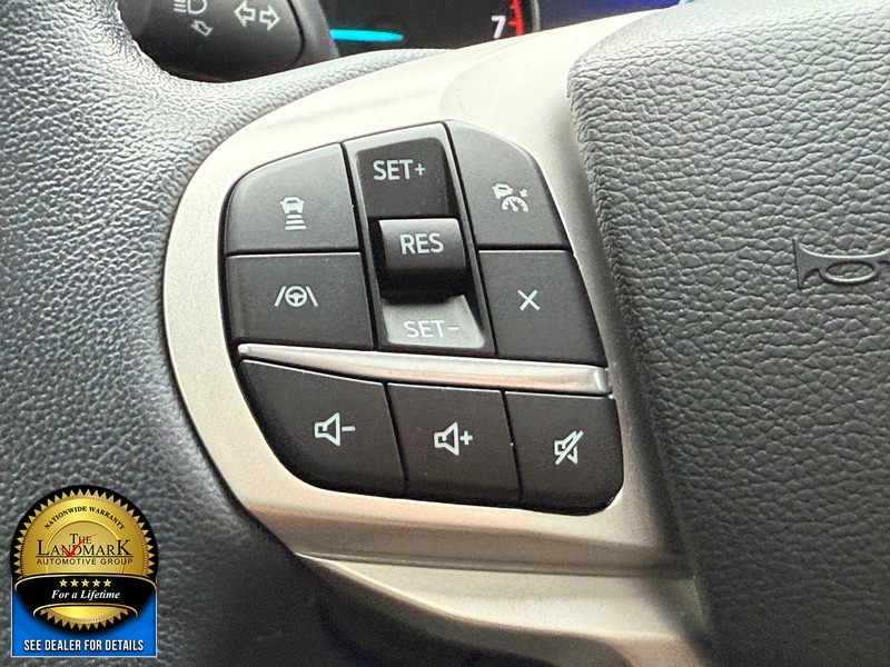 Ford Explorer Vehicle Full-screen Gallery Image 15