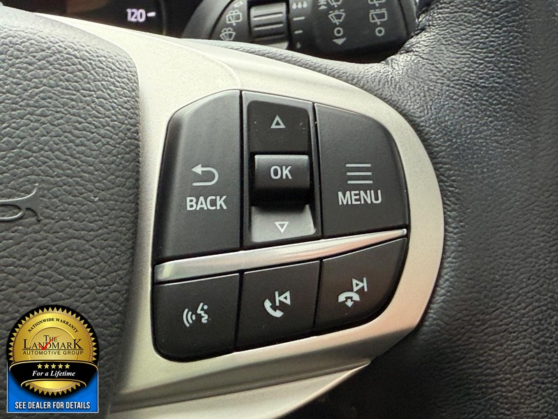 Ford Explorer Vehicle Full-screen Gallery Image 16