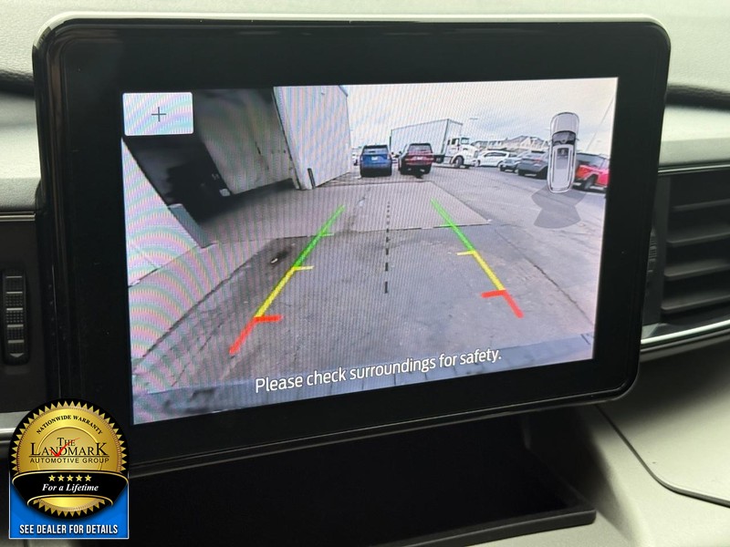 Ford Explorer Vehicle Full-screen Gallery Image 19