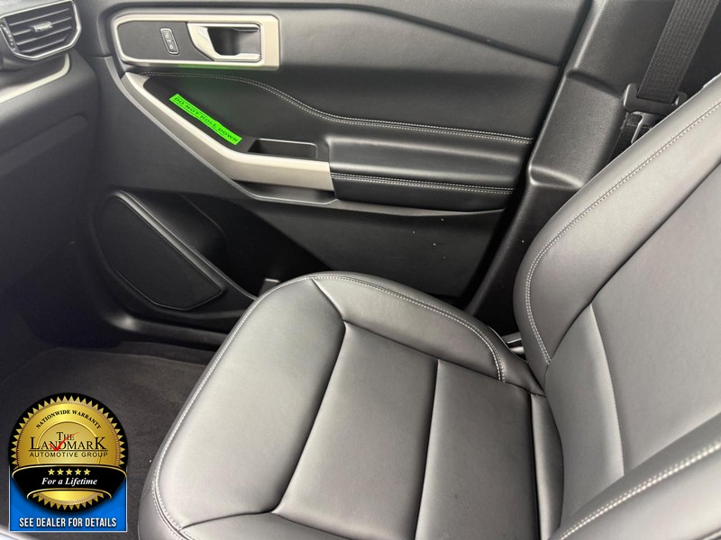 Ford Explorer Vehicle Full-screen Gallery Image 22